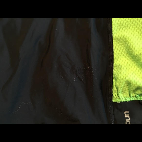 Under Armour 3/4 length Leggings - Picture 3 of 6